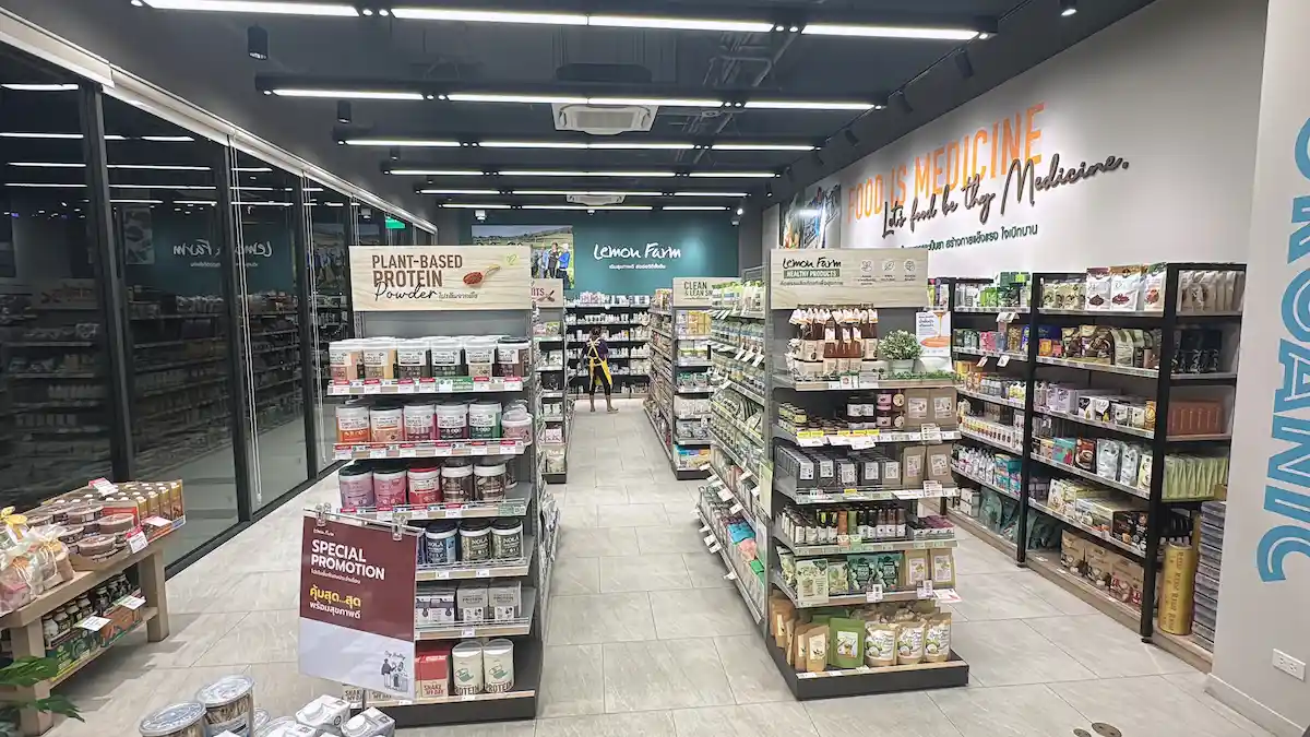 ทีมงานทำความสะอาดร้านค้าปลีกในจังหวัดนนทบุรี